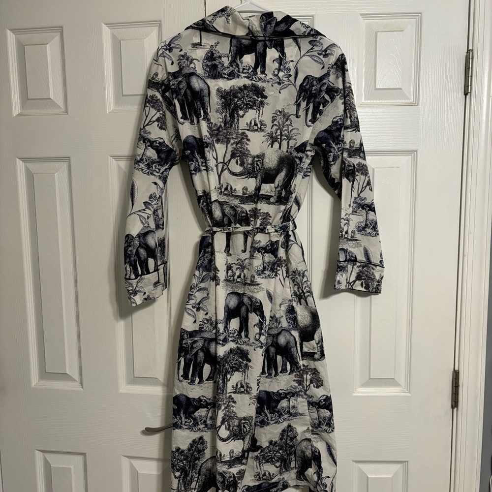 The Cat’s Pajamas Safari Toile Luxe Pima Shawl Robe - Picture 3 of 9